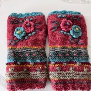 Lost Horizons wool fingerless gloves
